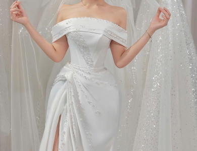 Váy cưới đuôi cá xẻ tà đính đá