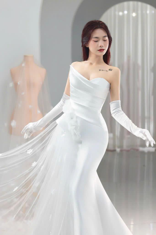 Váy cưới đuôi cá cúp ngực