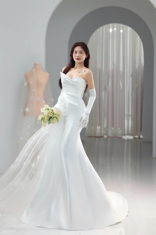 Váy cưới đuôi cá cúp ngực