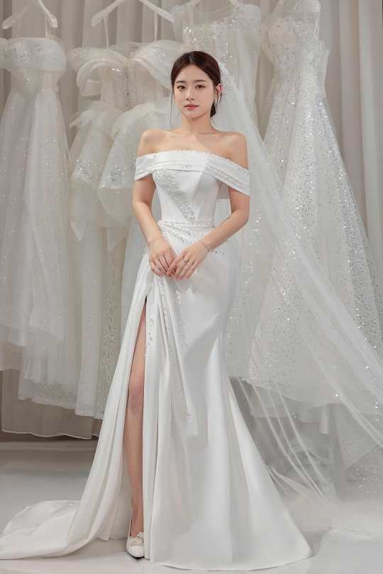 Váy cưới đuôi cá xẻ tà đính đá-485